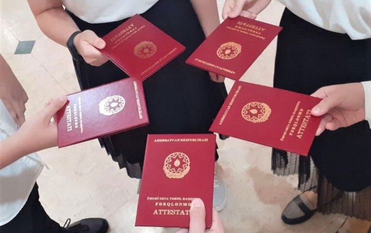 Məktəbi fərqlənmə ilə bitirən şagirdlərin sayı açıqlanıb