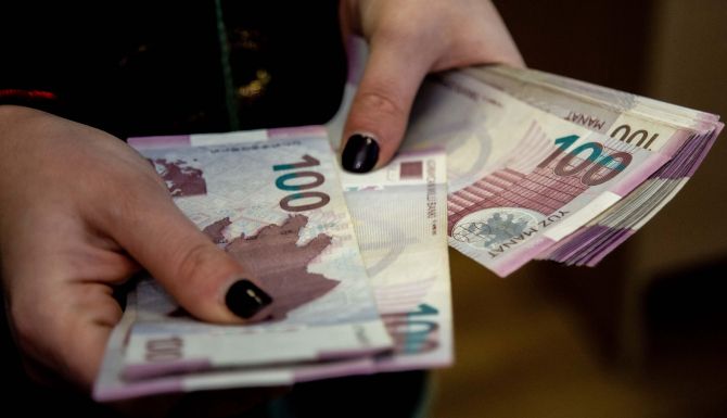 Sertifikasiyada yüksək bal toplamış müəllimlərin maaşı açıqlanıb