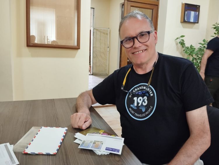 Məşhur səyyah Xankəndidən Avropa və Kanadaya məktublar göndərib - FOTO