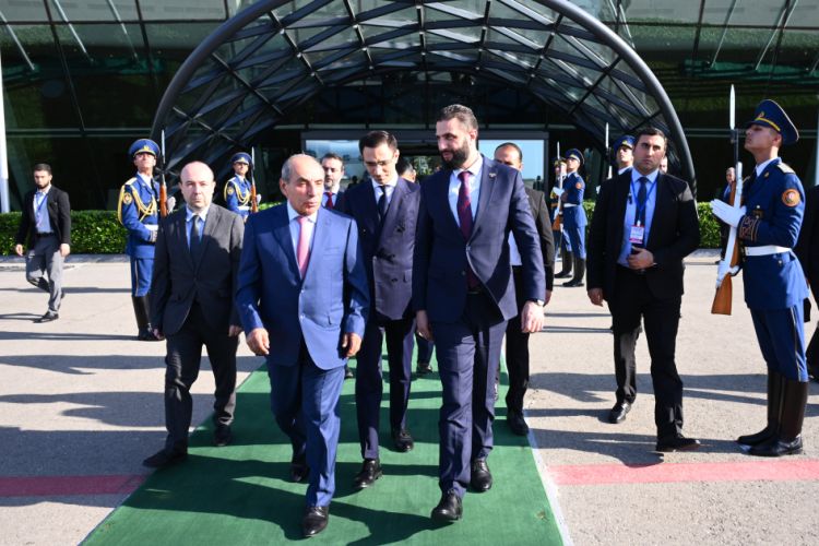 Suriyanın keçid dövrü Prezidenti Əhməd Əl Şaraanın Azərbaycana səfəri başa çatıb