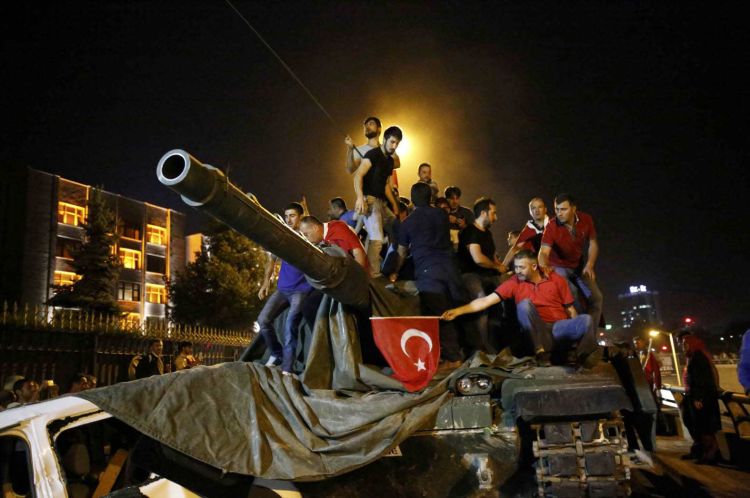 15 İyul - Türkiyədə Demokratiya və Milli Birlik Günüdür