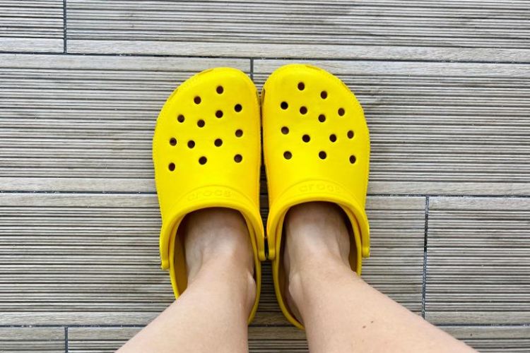 Dəb düşən "Crocs"ların ziyandan başqa heç bir faydası yoxdur - Dermatoloq Dəb düşən "Crocs"ların ziyandan başqa heç bir faydası yoxdur - Dermatoloq