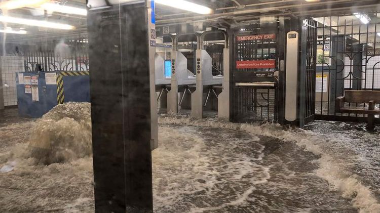 Güclü yağış Nyu-York metrosunun işini iflic edib