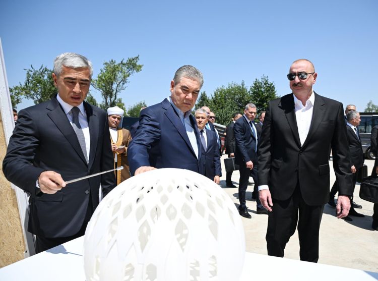 Əliyev və Berdiməhəmmədov Yeni Şuşa məscidində tikinti işləri ilə tanış olublar
