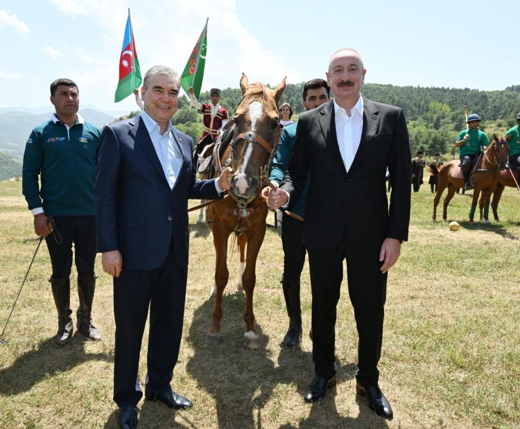 Berdiməhəmmədova “Dostluq” adlı Qarabağ atı hədiyyə edilib