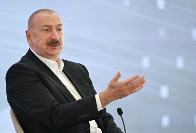 Prezident İlham Əliyev Media Forumunda qəzaya uğrayan AZAL təyyarəsi ilə bağlı sualı cavablandırıb