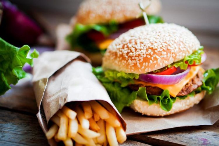 Sağlamlığa zərər vermədən necə "fast food" yemək olar?