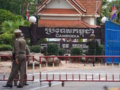 Tayland Kamboca ilə sərhədi bağlayır: səfirini də geri çağırıb