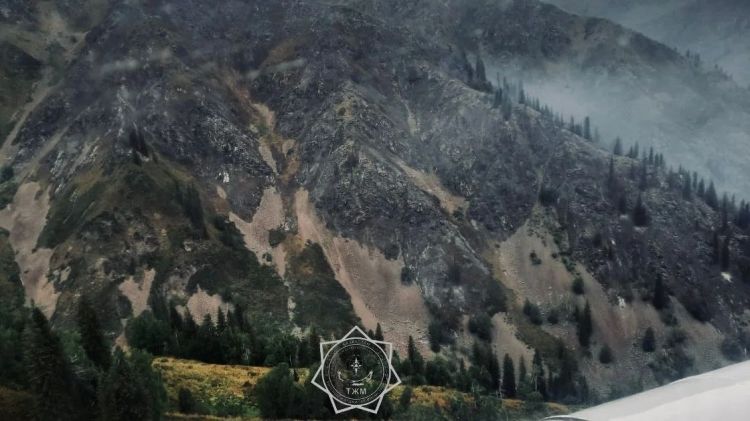 Qazaxıstanda dağlıq ərazidə baş verən meşə yanğını artıq üçüncü gündür ki, söndürülür