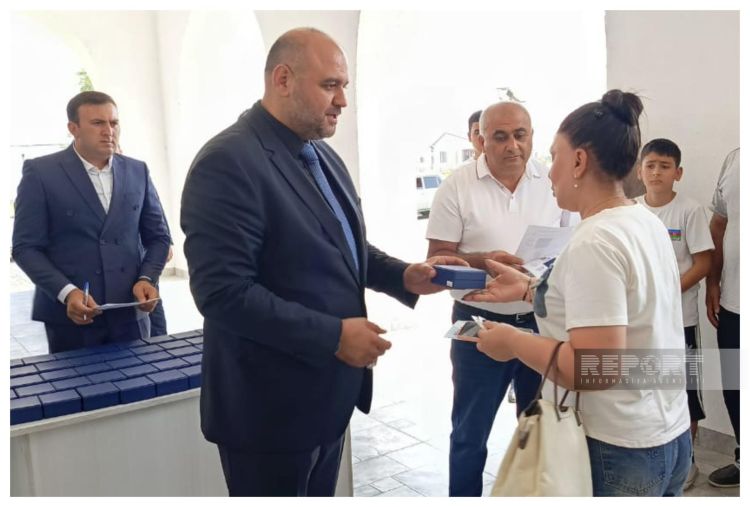 Xıdırlı kəndinə qayıdan sakinlərə evlərin açarları təqdim edilib