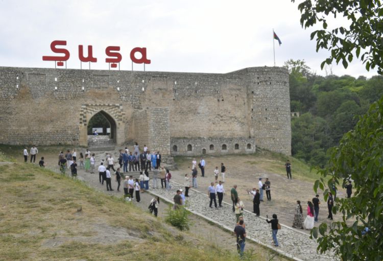 Qarabağ və Şərqi Zəngəzur son bir ayda 500 mindən artıq ziyarətçi qəbul edib