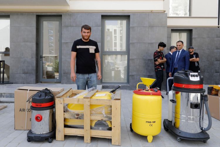 Füzulidə bir qrup sakinə özünüməşğulluq proqramı üzrə aktivlər verilib