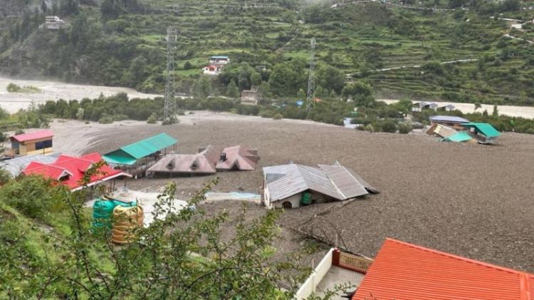Hindistanda torpaq sürüşməsi: Ölənlər var, 100-ə yaxın insan itkin düşüb