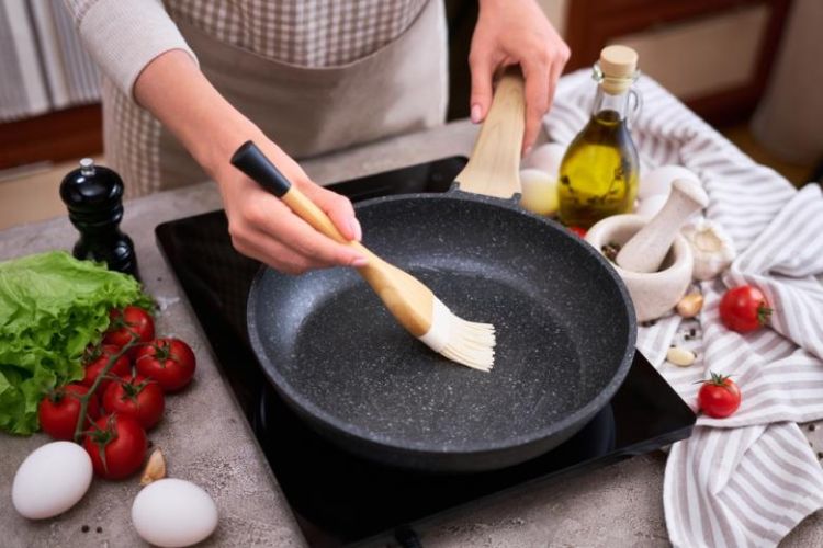 Hansı qabda yemək bişirmək təhlükəlidir?