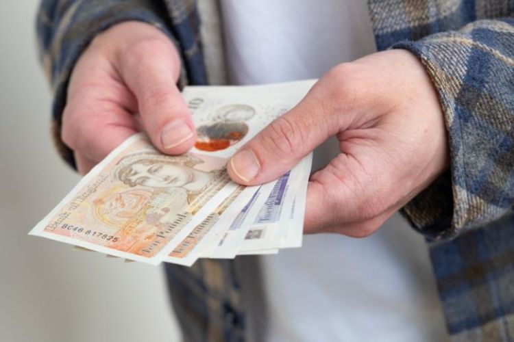 Xərçəngə qalib gəldi və lotereyada 1 milyon funt sterlinq qazandı