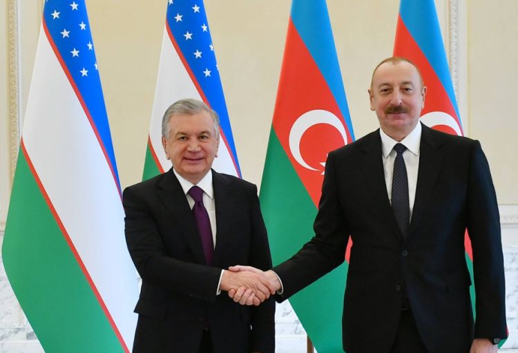 Prezident İlham Əliyev Şavkat Mirziyoyevə zəng edib