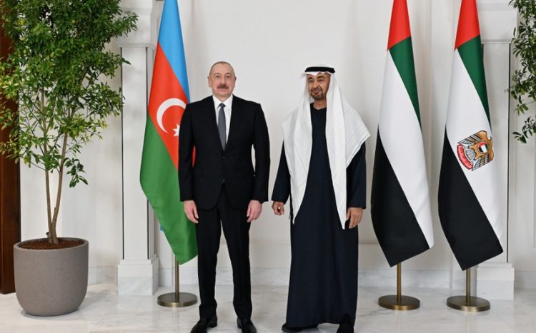 İlham Əliyev BƏƏ Prezidentinə zəng edib