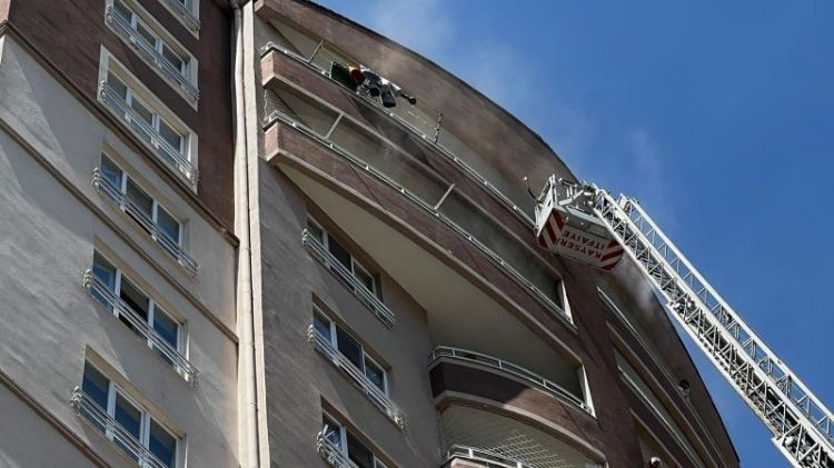 Türkiyədə 14 mərtəbəli yaşayış binasında yanğın baş verib