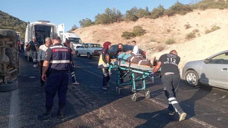 Türkiyədə işçiləri daşıyan mikroavtobus aşdı: 23 yaralı