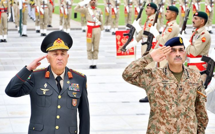 Asim Munirə Azərbaycanın hərbi medalı təqdim edilib - FOTO