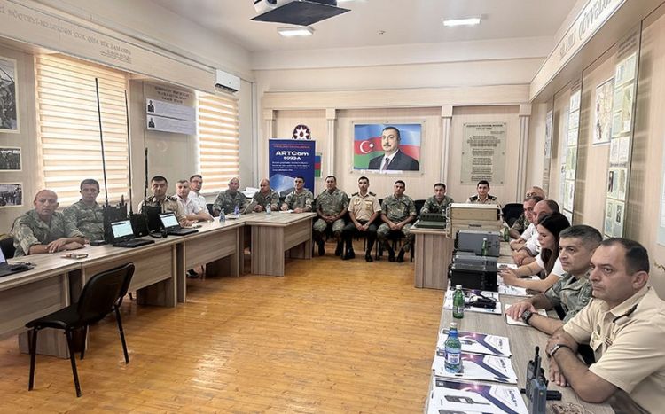 Azərbaycan Ordusunun rabitə ixtisaslı zabitləri ilə təlim-metodiki toplanış keçirilib
