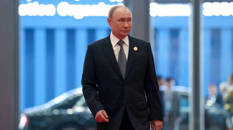Putin və Modi eyni avtomobildə ikitərəfli görüşün keçiriləcəyi yerə gediblər