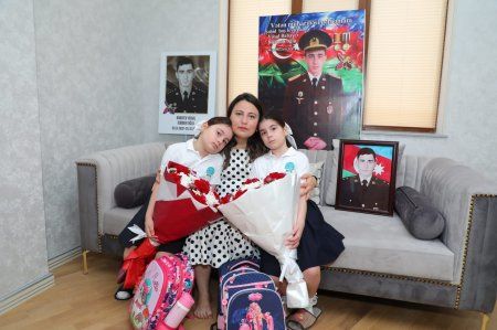 Şəhid Baş leytenant Vüsal Babayevin qızı Rüqəyyə 1-ci sinfə qədəm qoyub - FOTO