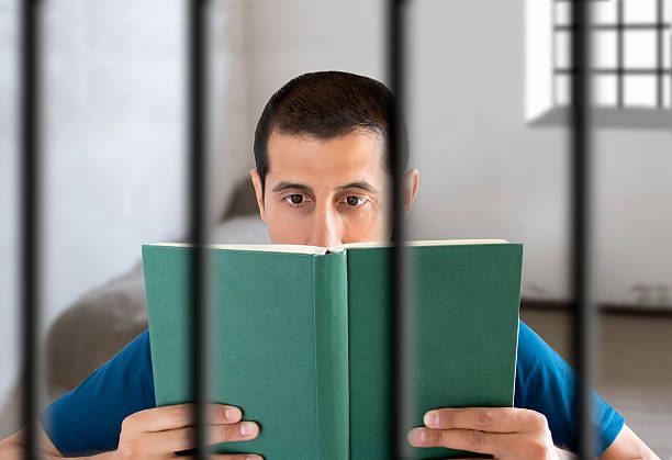 Özbəkistanda məhbuslar kitab oxumaqla cəzalarını azalda biləcəklər