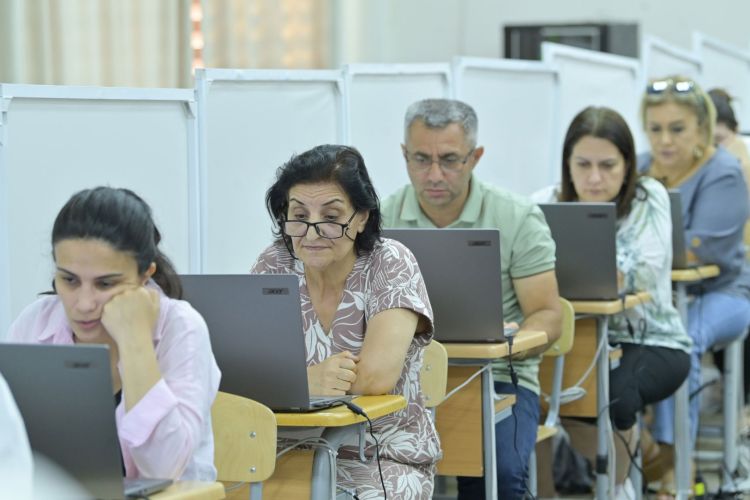 Müəllimlərin sertifikatlaşdırma üzrə müsahibə mərhələsinin nəticələri açıqlanıb