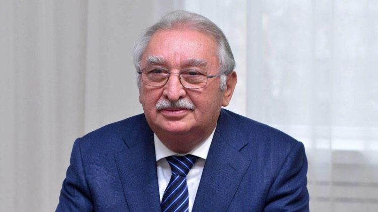 Rektor: "İşə çıxmıram, universiteti uşaqlar idarə edirlər"