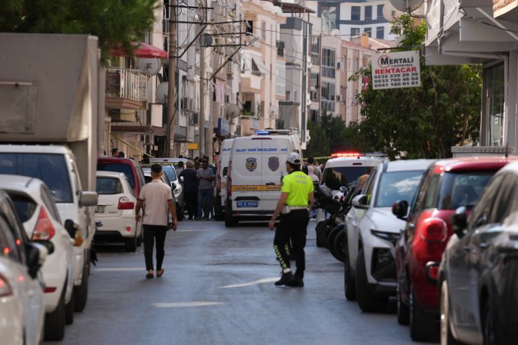 İzmirdə polis bölməsinə silahlı hücum olub, iki polis ölüb, bir polis yaralanıb - VİDEO - FOTO