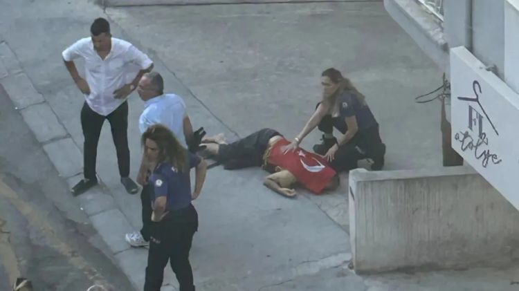İzmirdə polis idarəsinə hücum: Əcnəbi vətəndaş şübhəli qismində saxlanılıb - VİDEO