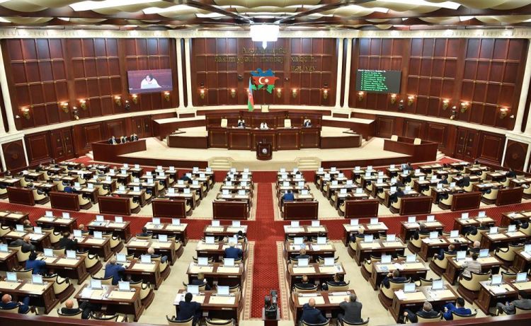 Milli Məclisin növbədənkənar sessiyası çərçivəsində xüsusi iclası başlayıb