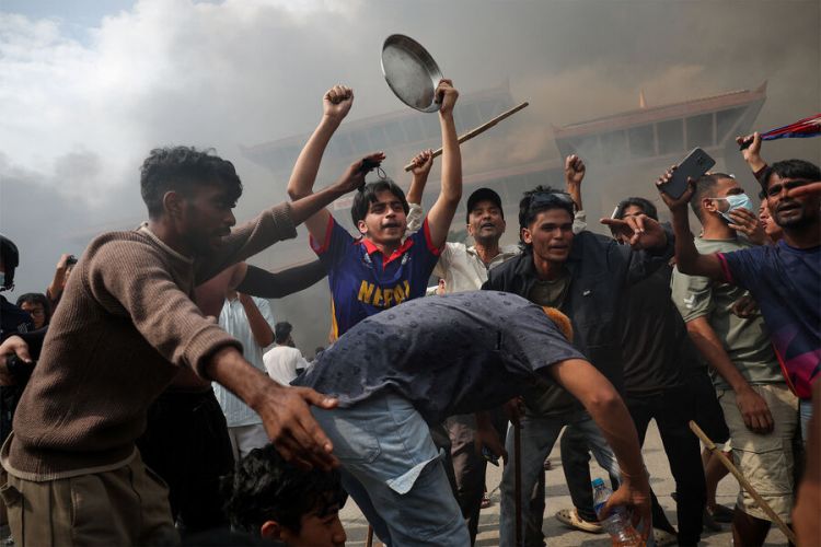 Nepalda yüzlərlə məhbus həbsxanadan qaçıb