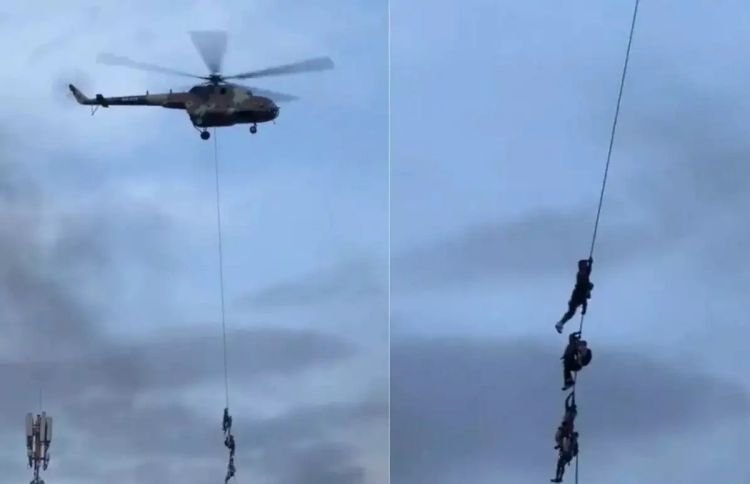 Nepalda nazirlər helikopterlərdən endirilən kəndirlərlə təxliyə edildilər - VİDEO