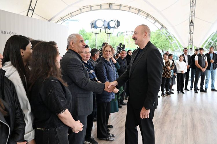 Prezident Qırmızı Bazar, Hadrut qəsəbələrinin və Sos kəndinin sakinləri ilə görüşüb