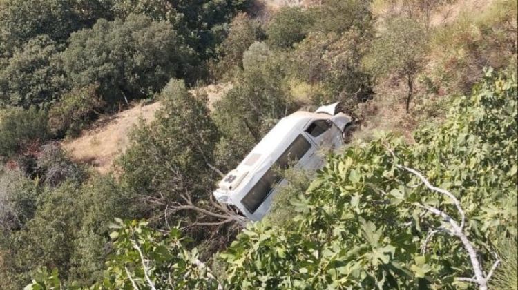 Türkiyədə şagird avtobusunun uçurumdan aşması nəticəsində 5 nəfər yaralanıb
