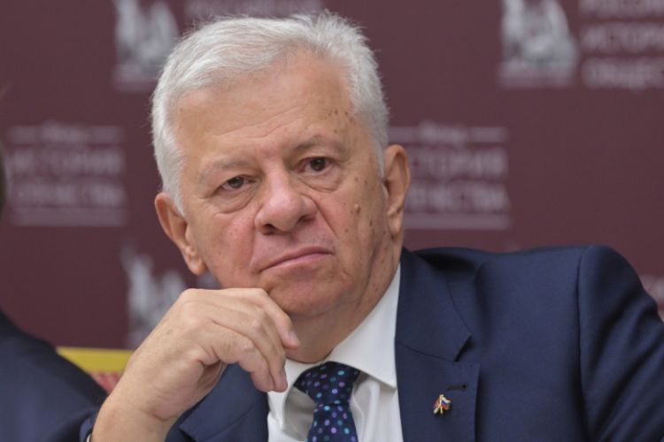 Qərb Rusiyaya görə Serbiyaya təzyiq edir - Momçilo Babiç