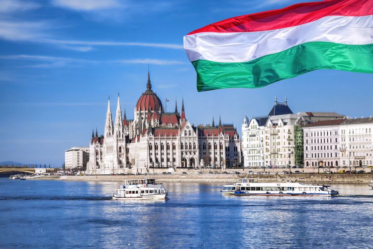 Macarıstan Rusiyadan neft almağı dayandırmayacaq