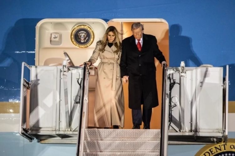 Britaniyaya səfəri zamanı Tramp Melaniyaya nə deyib? - Mütəxəssis dodaq oxudu