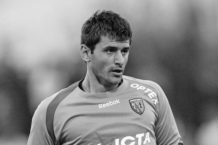 Serbiya millisinin sabiq futbolçusu oyun zamanı dünyasını dəyişib