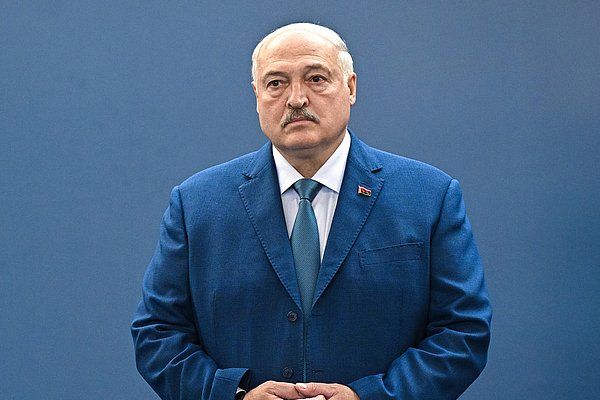 Lukaşenko rus dilinə qoyulan məhdudiyyətlərdən danışıb