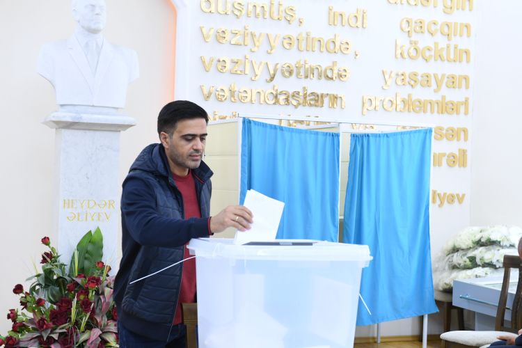 Dövlət Komitəsi yanında İctimai Şuraya seçkilər keçirilib