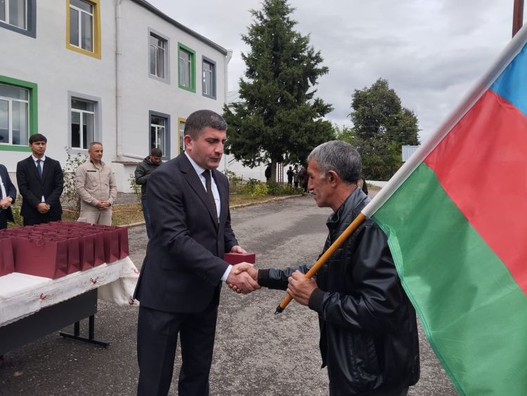 Həsənriz kəndinə köç edən sakinlərə mənzillərin açarları təqdim edilib -  FOTO