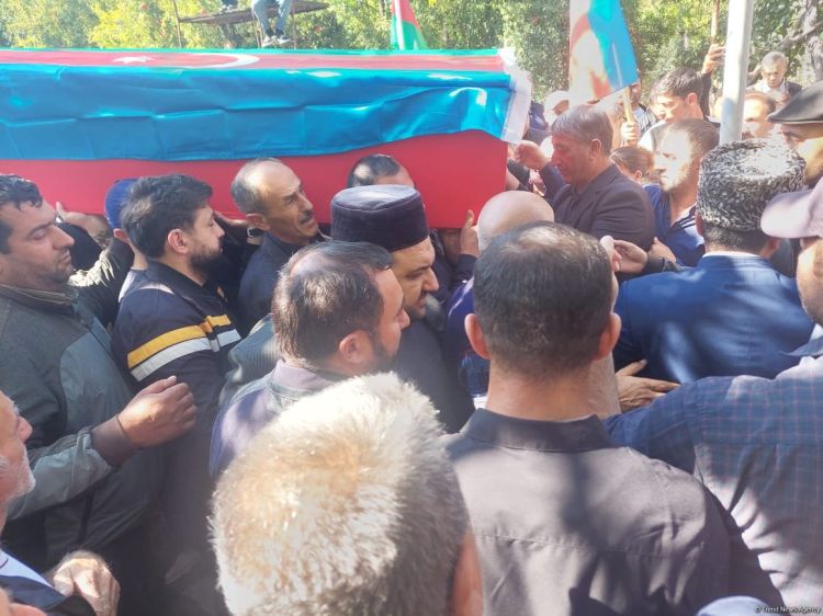Kəşfiyyatçı Səyyaf Əhmədov dəfn edildi - YENİLƏNİB