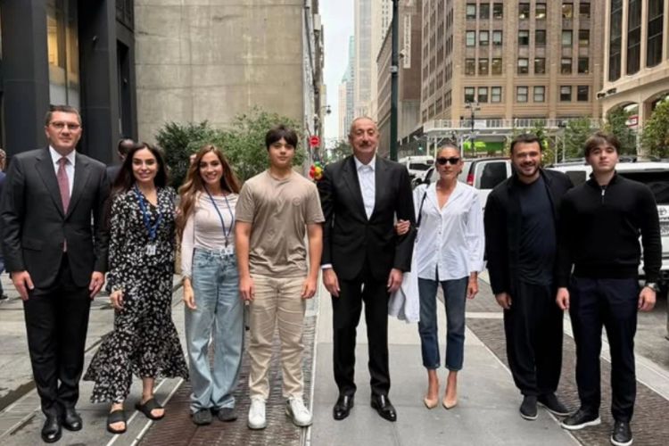 Prezident və ailə üzvləri Nyu-Yorkda - FOTO