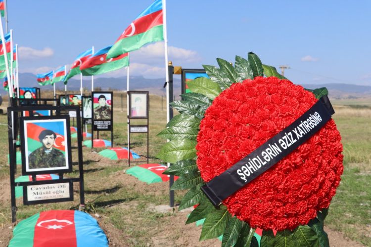 Anım Günü ilə bağlı Xocalı şəhər Şəhidlər xiyabanı ziyarət olunub - FOTO