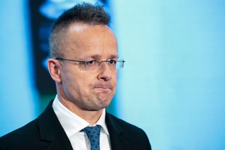 Peter Siyarto Zelenskini dəli adlandırdı