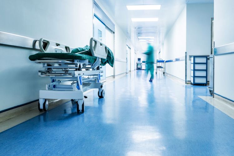 Meksikada cərrah 14 yaşlı qıza liposaksiya və döş böyütmə əməliyyatı edib