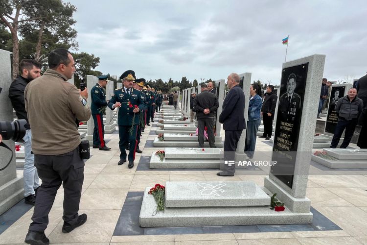 Anım Günü münasibətilə II Şəhidlər Xiyabanı ziyarət edilir